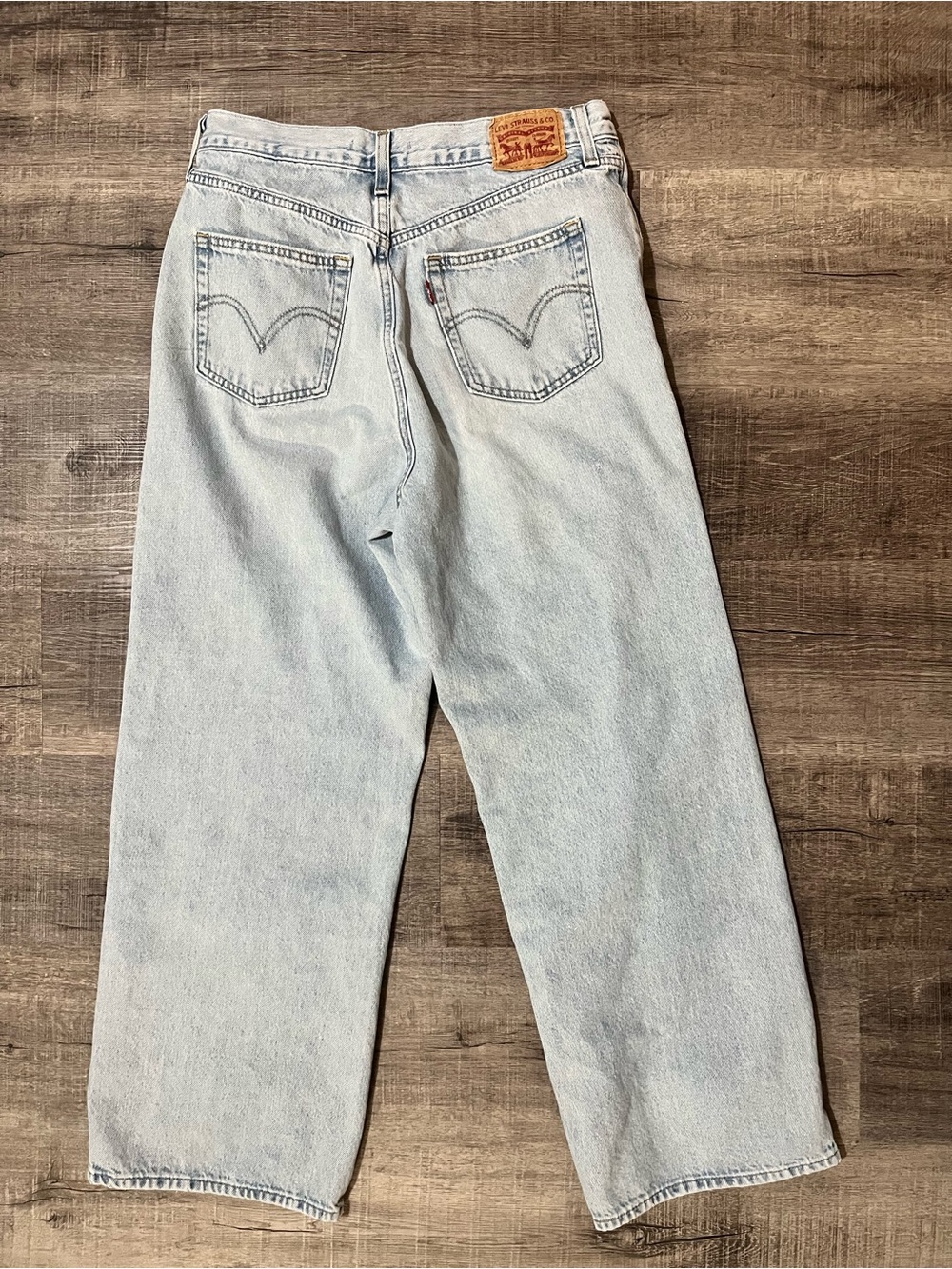 LEVI’S High-Waisted Straight Jeans in Charlie Boy Light Wash - Picture 4 of 9